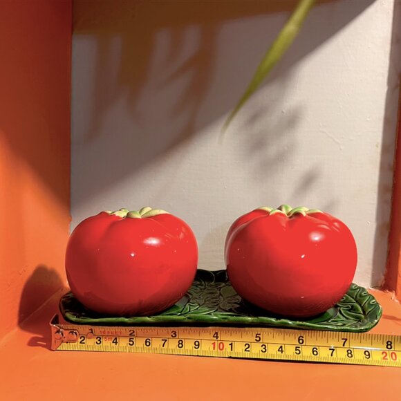 Oversized Vintage 40's Tomato Japanese Salt & Pepper Shakers with Tray - Picture 2 of 8